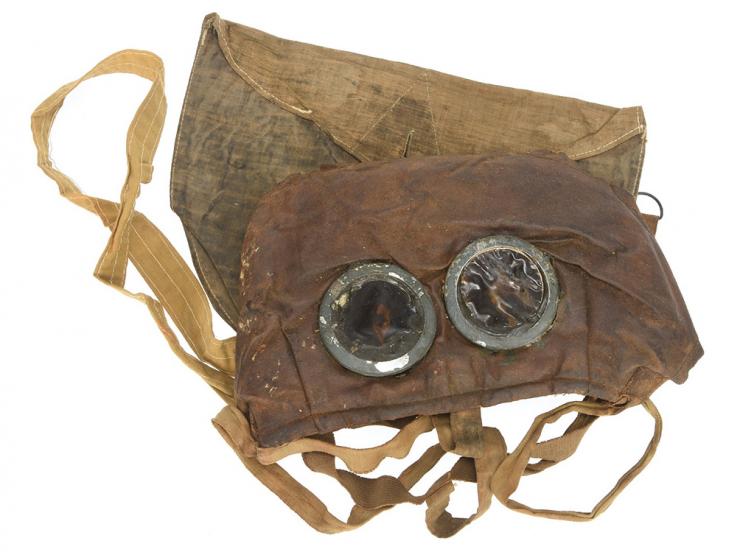 French WWI M2 Gas Mask & Carrier