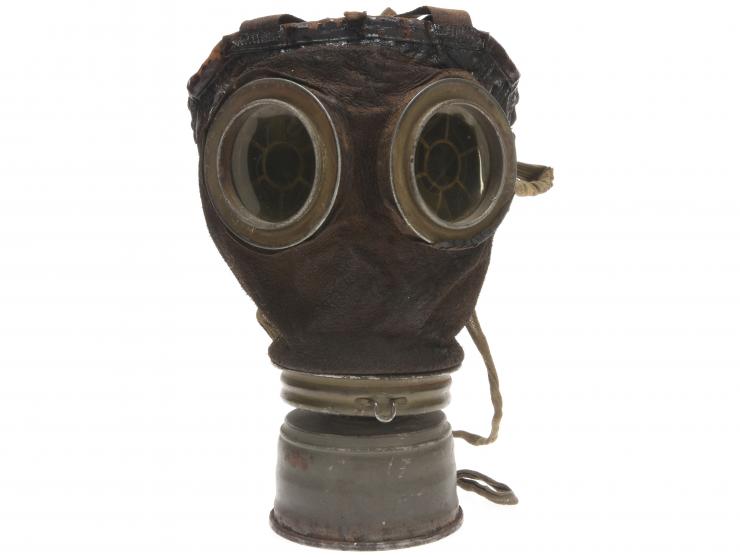 Imperial German M1917 Lederschutzmaske Gas Mask And Carrier