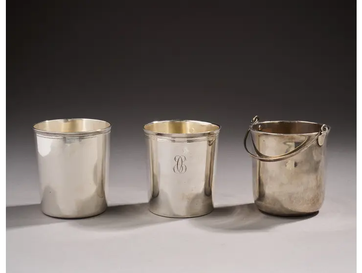 Ensemble de deux timbales en argent, dites timbales d’officier.