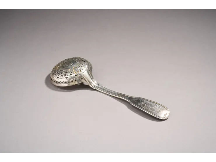 Cuillère à saupoudrer du modèle double filets.