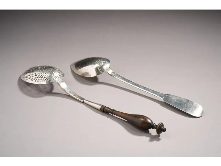 Cuillère à olive en argent 1er titre (950 millièmes).