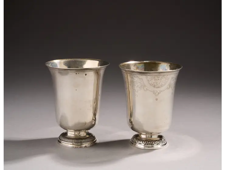Ensemble de deux timbales en argent.