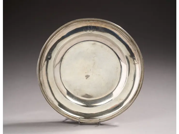 Petite assiette en argent 1er titre (950°/°°).