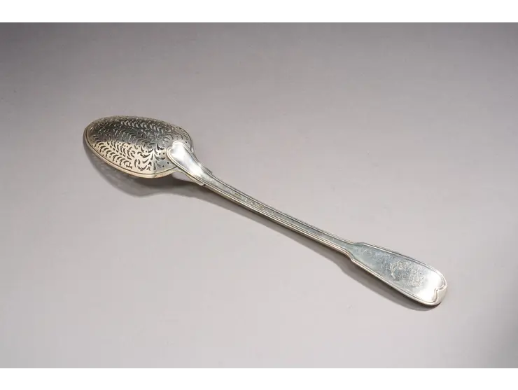 Cuillère à olives du modèle double filets.