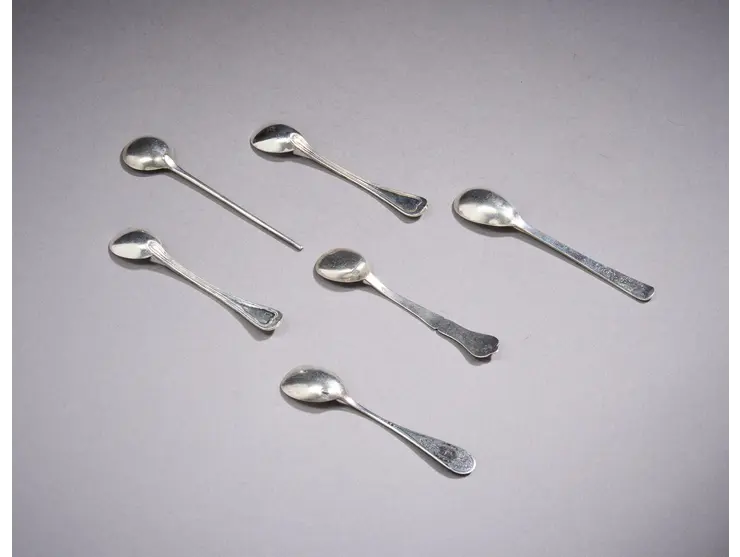 Ensemble de deux pelles à sel en argent.