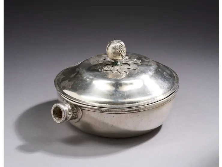 Poêlon couvert en cuivre doublé d’argent (au ⅙).