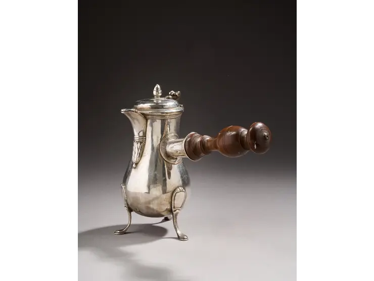 Verseuse transformée postérieurement en chcolatière de forme balustre en argent.