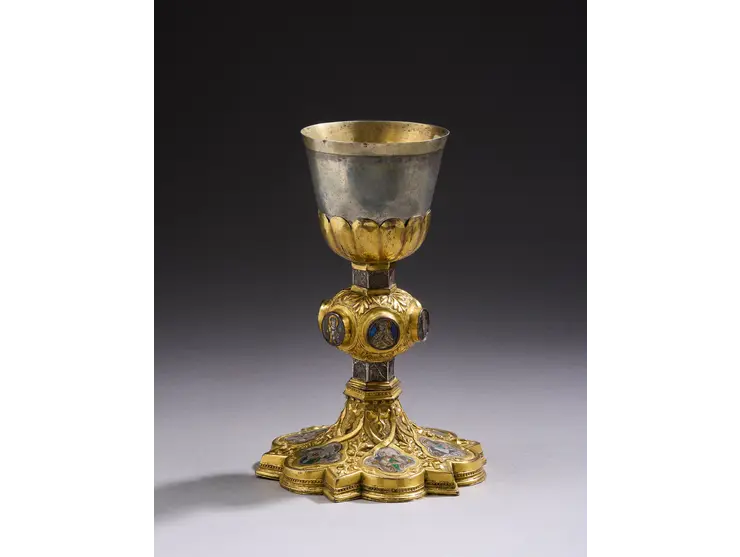 Calice en cuivre doré.
