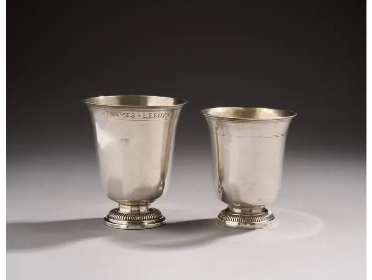Ensemble de deux timbales en argent de forme tulipe.